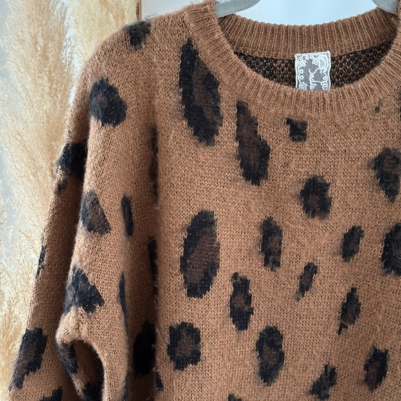 Fuzzy, animals print sweater by Sadie & Sage in a size small. Oversized fit - Picture 4 of 5